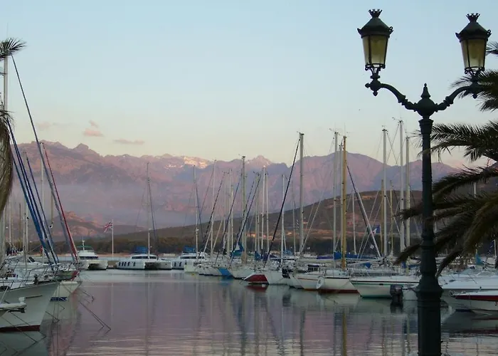 With 1 Bedroom Tatil Evi Montegrosso